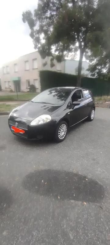 Noir Utilisé 2009 Fiat Grande Punto Citadine | 2 800 € - Image 1/4