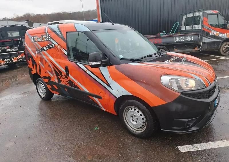 Blanc Occasion 2015 Fiat Doblò Monospace | 9 900 € - Image 1/4