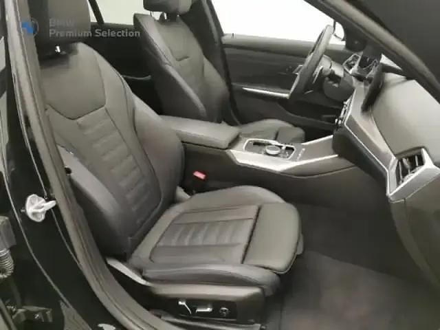 Occasion BMW 330 M Sport 15 ch (11 kW) 2024 Saphirschwarz métallisé Berline