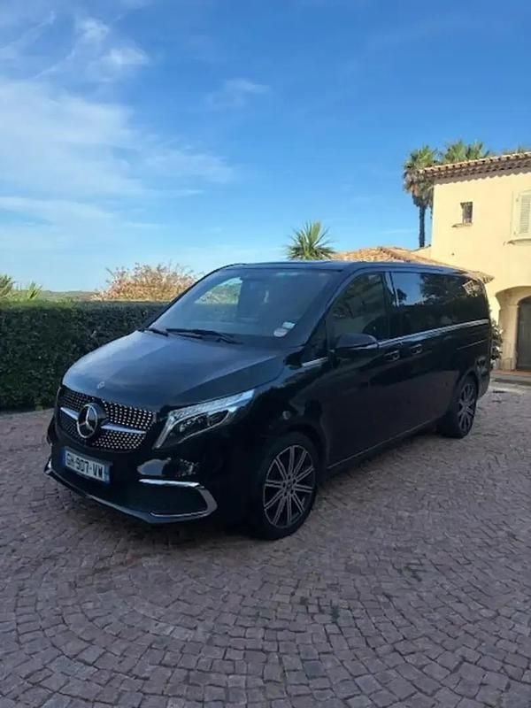 Noir Utilisé 2020 Mercedes V220 Exclusive Monospace | 46 900 € (Prix juste) - Image 1/4