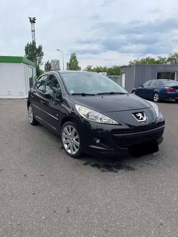 Utilisé 2012 Peugeot 207 Urban Move Berline | 4 500 € (Prix juste) - Image 1/4