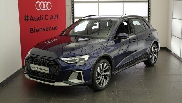Bleue Utilisé 2024 Audi A3 Design Coupé | 45 591 € - Image 1/4