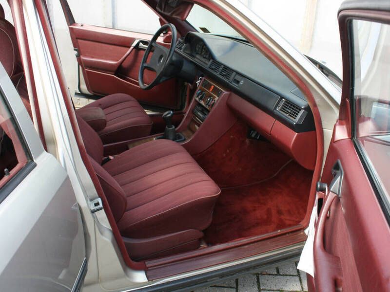 Occasion Mercedes 200 76 ch (55 kW) 1985 Gris Berline