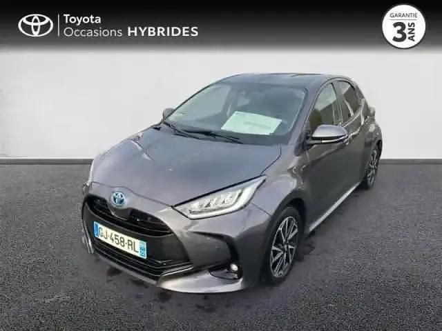 Gris atlas (m) Occasion 2022 Toyota Yaris Hybrid Design Berline | 18 980 € (Prix juste) - Image 1/4