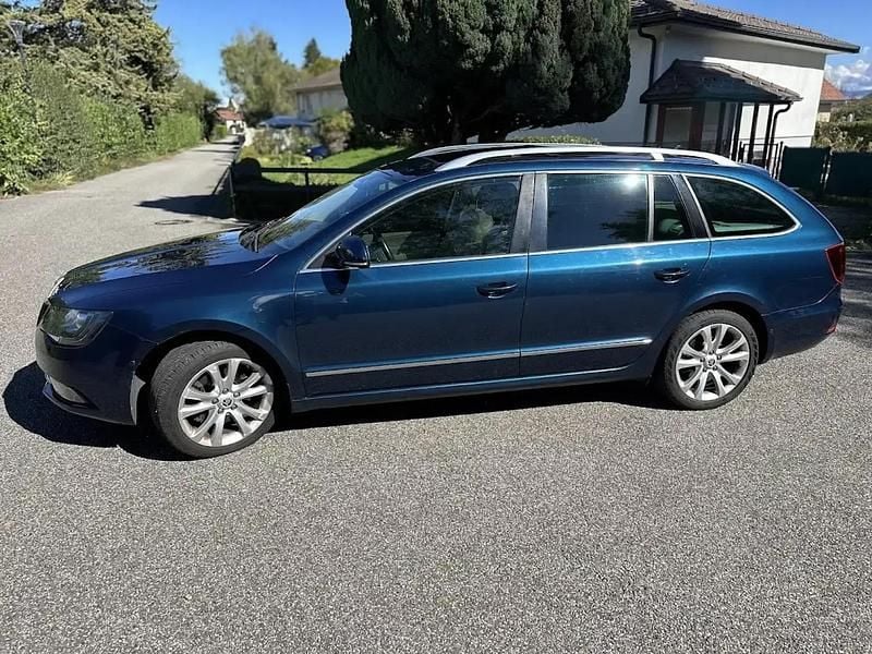Bleu Utilisé 2014 Skoda Superb Elegance Break | 8 750 € - Image 1/4
