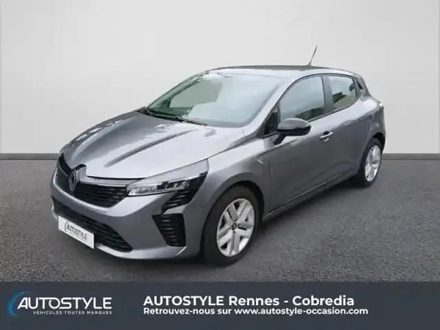 Gris schiste Occasion 2025 Renault Clio V Evolution Berline | 18 390 € (Prix juste) - Image 1/4