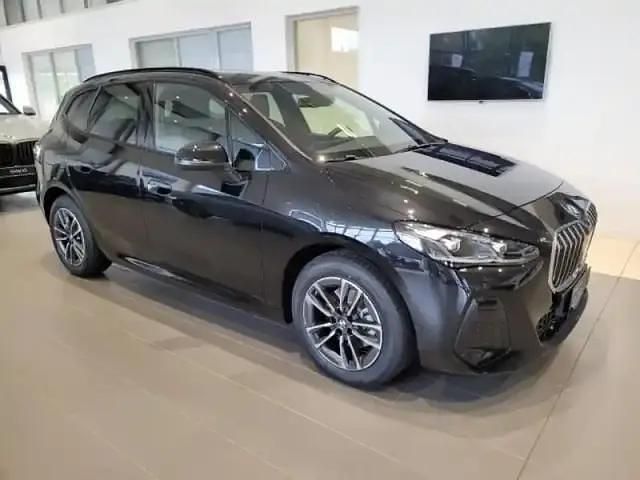 Nouvelle BMW 225 Active Tourer M Sport 15 ch (11 kW) 2025 Saphirschwarz métallisé Monospace