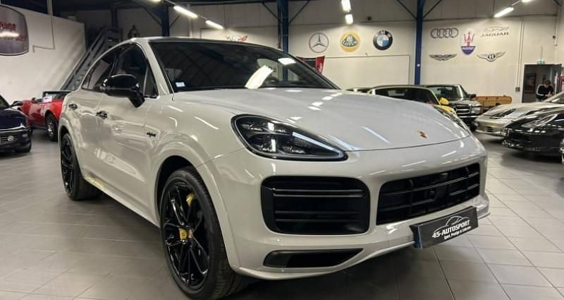Gris Utilisé 2019 Porsche Cayenne Turbo S SUV | 112 990 € (Prix assez cher) - Image 1/4