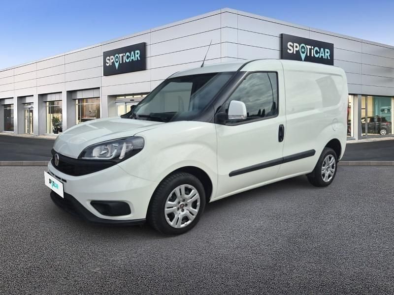 Blanc Utilisé 2023 Fiat Doblò Lounge Monospace | 15 990 € (Prix juste) - Image 1/4
