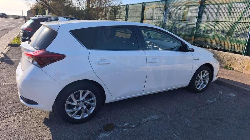 Occasion Toyota Auris Hybrid 99 ch (72 kW) 2016 Berline