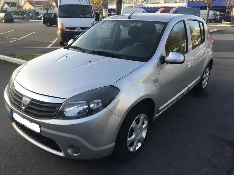 Gris Utilisé 2010 Dacia Sandero Citadine | 3 999 € (Prix juste) - Image 1/4