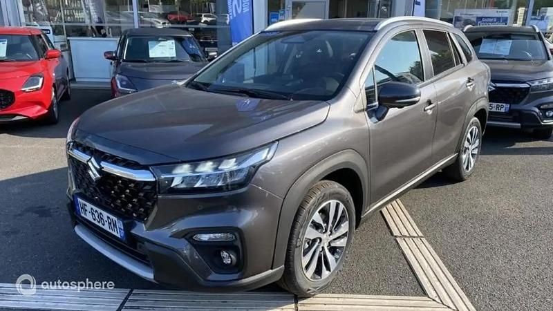 Gris Utilisé 2025 Suzuki SX4 S-Cross Style SUV | 27 990 € (Prix juste) - Image 1/4