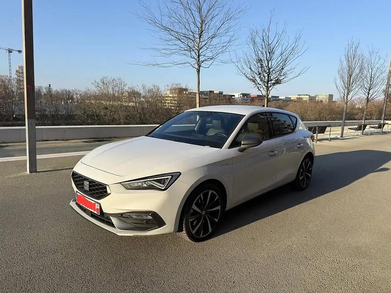Blanc Occasion 2021 Seat Leon FR Berline | 18 900 € - Image 1/4