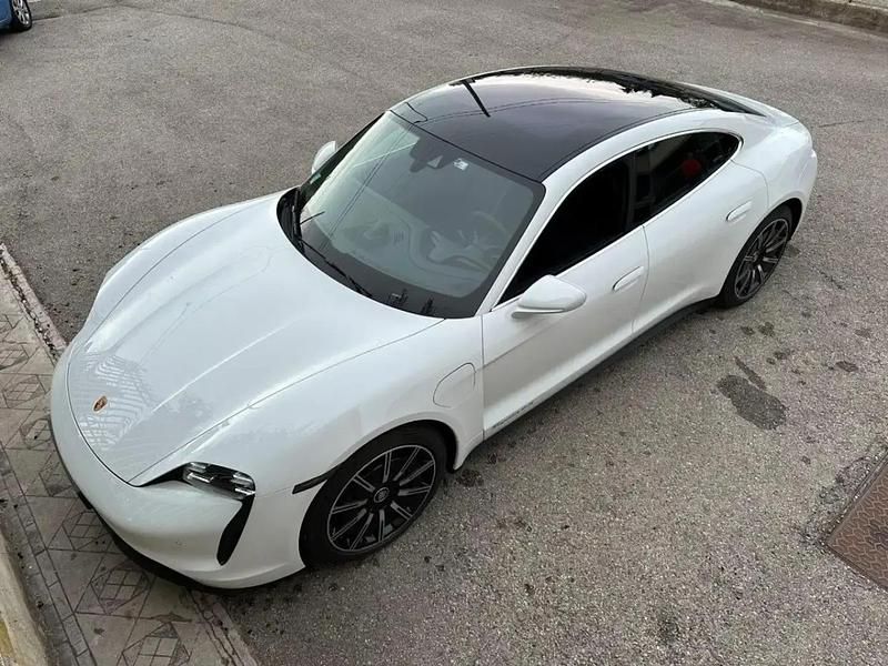 Blanc Utilisé 2020 Porsche Taycan 4S Performance Package Berline | 69 900 € (Bon prix) - Image 1/4