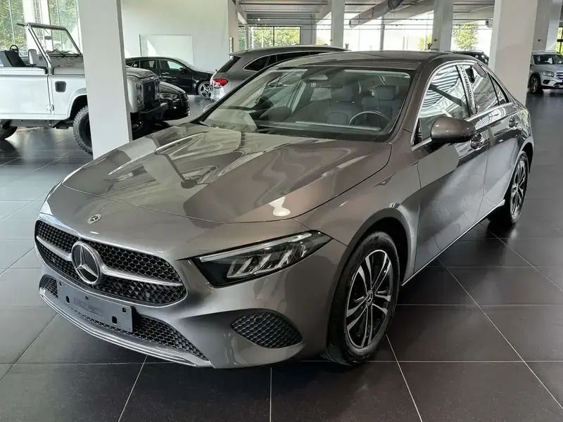 Noir Utilisé 2023 Mercedes A250 Progressive | 30 950 € (Super prix) - Image 1/4