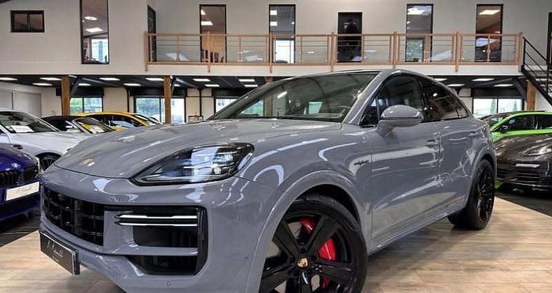 Gris Occasion 2024 Porsche Cayenne Turbo E-Hybrid SUV | 184 990 € - Image 1/4