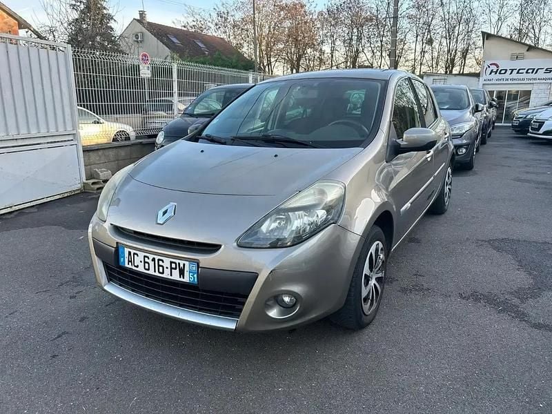 Beige Occasion 2009 Renault Clio III Dynamique | 3 990 € (Prix juste) - Image 1/4