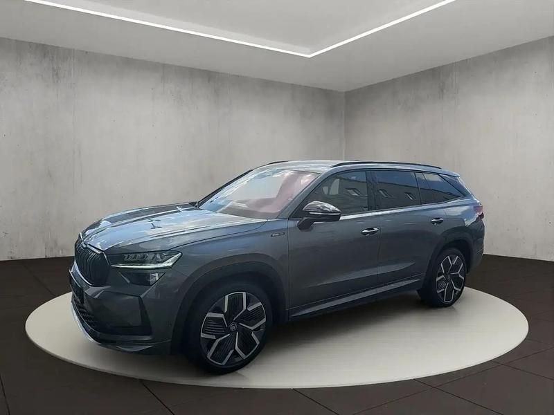 Gris Utilisé 2025 Skoda Kodiaq SportLine SUV | 50 300 € (Prix juste) - Image 1/4