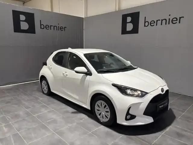 Blanc pur Occasion 2022 Toyota Yaris Hybrid Business Edition Berline | 18 280 € (Bon prix) - Image 1/4