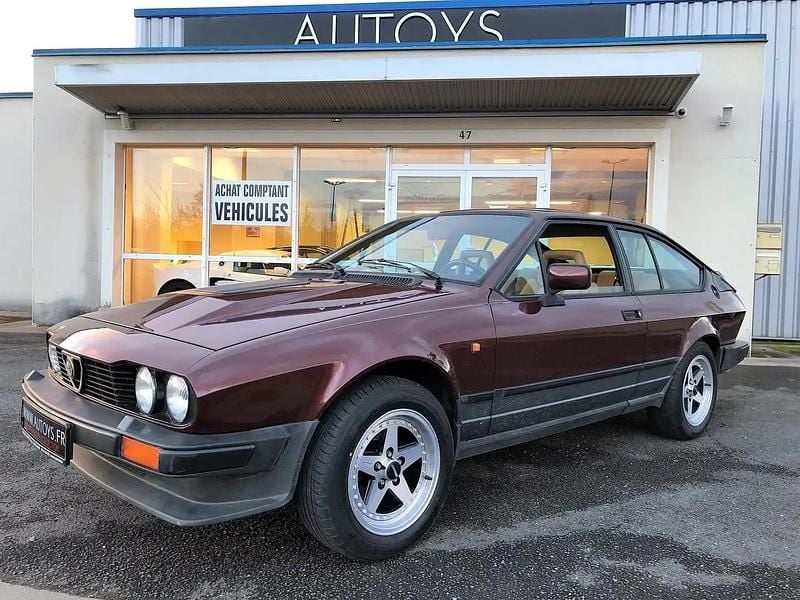 Mauve Occasion 1987 Alfa Romeo GTV Coupé | 25 900 € - Image 1/4