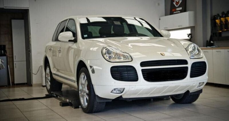 Blanc Utilisé 2005 Porsche Cayenne Turbo SUV | 41 990 € - Image 1/4