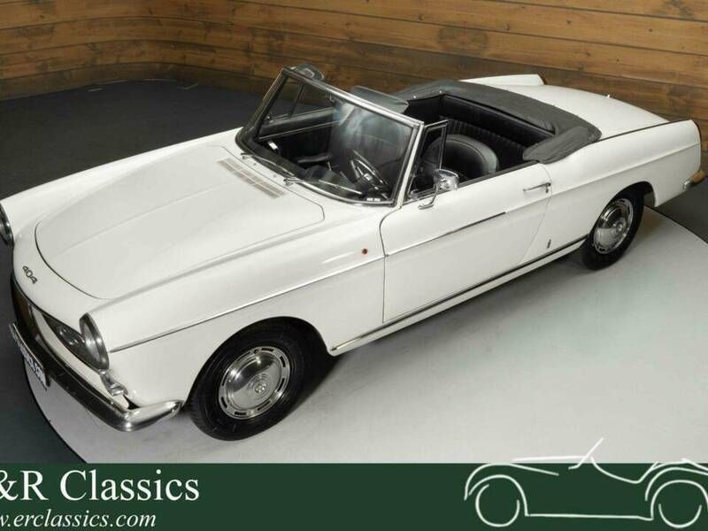 Noir Utilisé 1966 Peugeot 404 Cabriolet | 44 950 € - Image 1/4