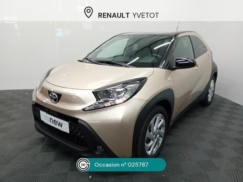 Beige Utilisé 2023 Toyota Aygo X Active SUV | 15 990 € - Image 1/4