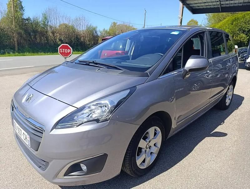 Gris Utilisé 2016 Peugeot 5008 Business-Line Monospace | 9 480 € (Prix juste) - Image 1/4