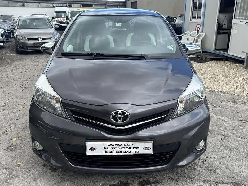 Orange Utilisé 2015 Toyota Yaris Berline | 9 999 € (Prix juste) - Image 1/4
