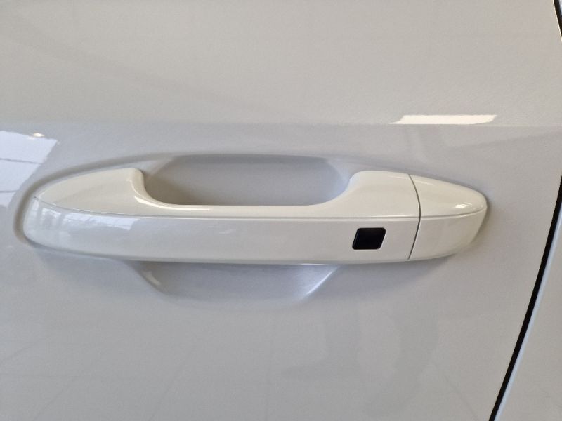 Image 2/4