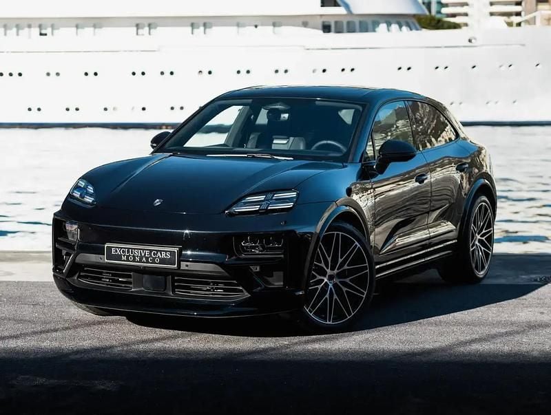 Noir Utilisé 2024 Porsche Macan Turbo SUV | 126 380 € - Image 1/4