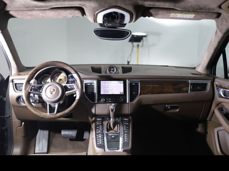 Image 2/4