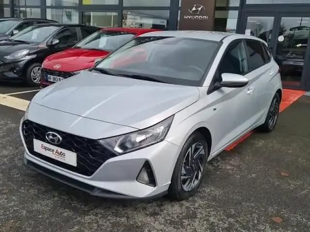Sleek silver métal Utilisé 2021 Hyundai i20 Berline | 14 280 € - Image 1/4