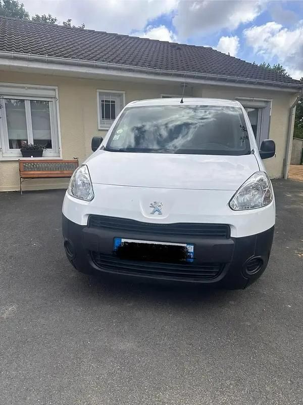 Utilisé 2015 Peugeot Partner Tepee Access Monospace | 6 490 € - Image 1/4