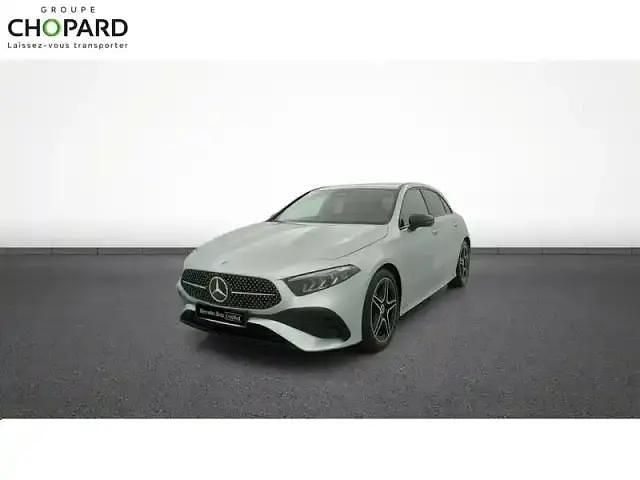 Gris montagne magno designo Occasion 2024 Mercedes A200 Berline | 35 490 € (Prix juste) - Image 1/4