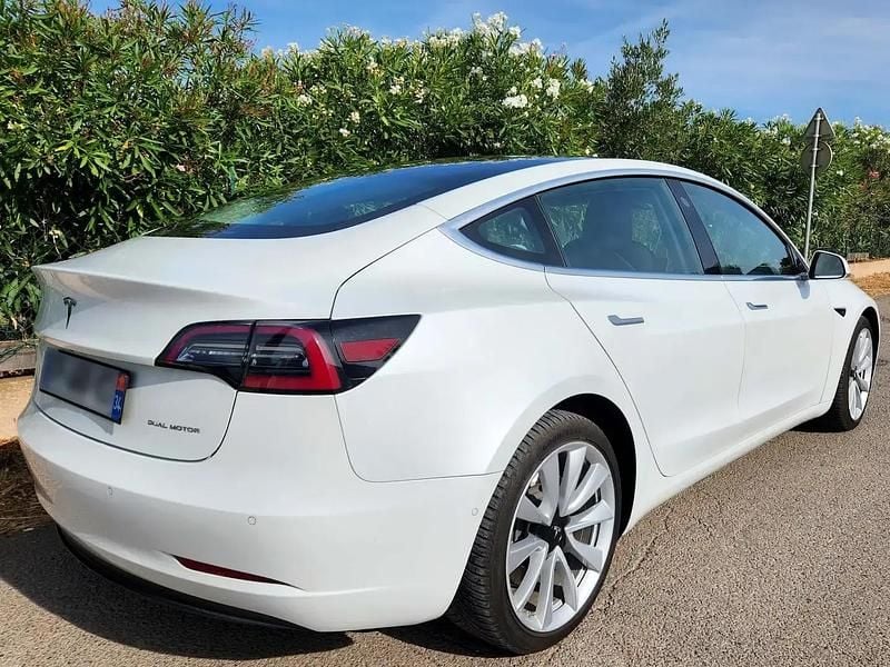 Blanc Utilisé 2020 Tesla Model 3 Berline | 24 499 € (Bon prix) - Image 1/4