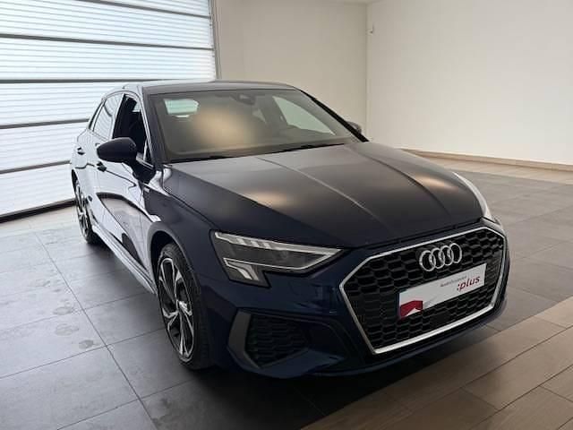Bleu navarre métallisé Utilisé 2024 Audi A3 Sportback e-tron S-Line Citadine | 35 990 € (Prix juste) - Image 1/4