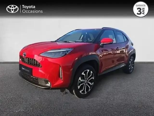Rouge Utilisé 2023 Toyota Yaris Hybrid Design SUV | 23 490 € (Prix juste) - Image 1/4