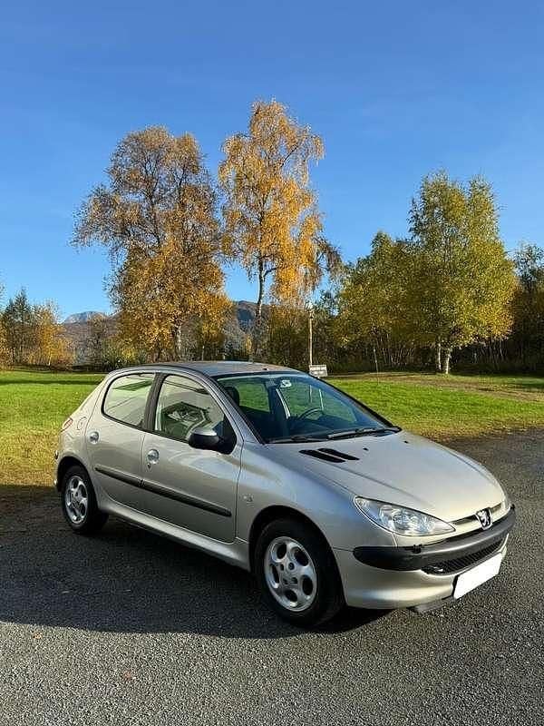 Occasion Peugeot 206 68 ch (50 kW) 2006 Gris Berline