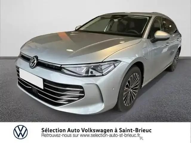 Argent dolomite métallisée Occasion 2024 VW Passat Elegance Break | 50 490 € (Prix cher) - Image 1/4