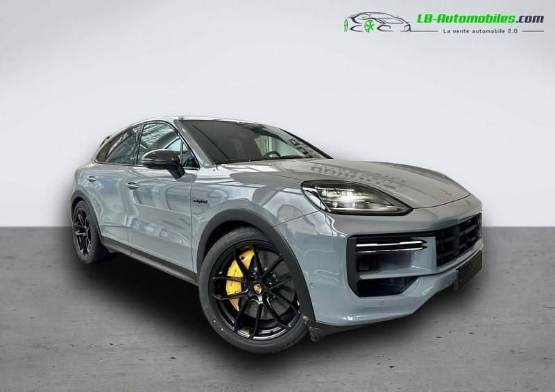Utilisé 2025 Porsche Cayenne Turbo E-Hybrid SUV | 243 700 € - Image 1/3