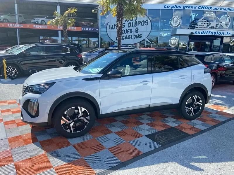 Blanc Nouvelle 2025 Peugeot 2008 GT SUV | 27 990 € (Prix juste) - Image 1/4