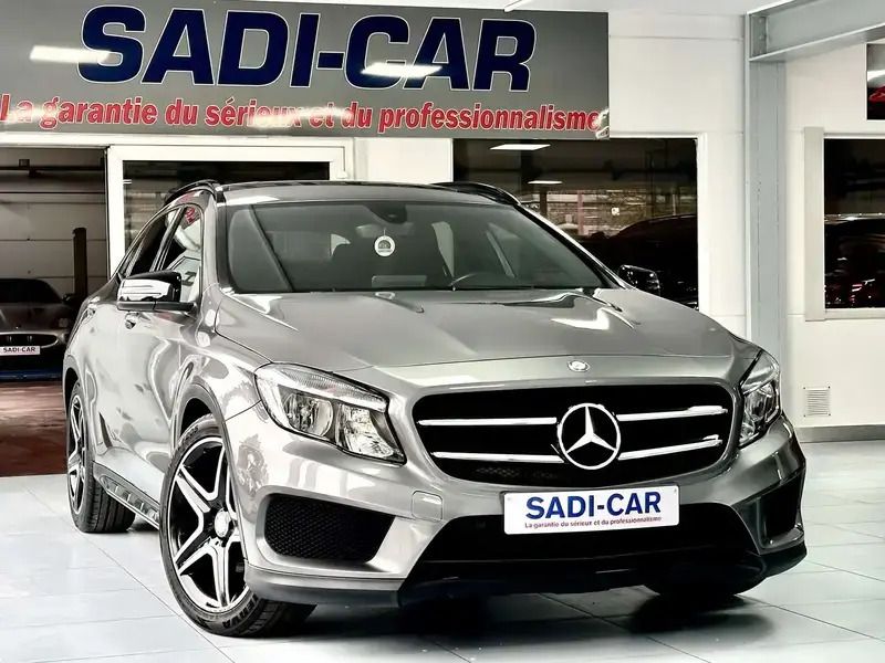 Gris Utilisé 2016 Mercedes GLA180 AMG line SUV | 16 990 € (Prix juste) - Image 1/4