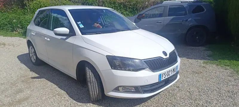 Blanc Utilisé 2016 Skoda Fabia Ambition Berline | 9 000 € (Prix juste) - Image 1/4