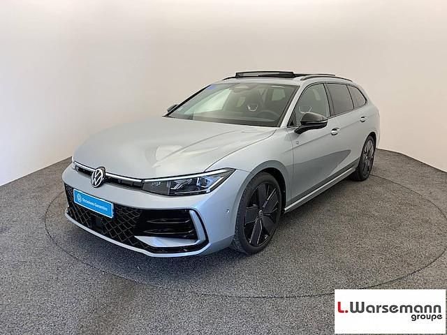 Gris Utilisé 2024 VW Passat R-line Coupé | 42 500 € - Image 1/4