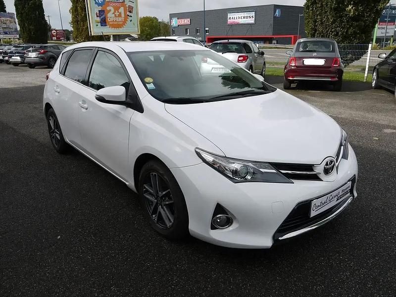Blanc Utilisé 2015 Toyota Auris Berline | 10 290 € (Bon prix) - Image 1/4