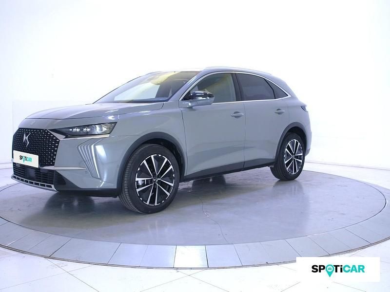 Gris Utilisé 2024 DS Automobiles DS7 Crossback Rivoli SUV | 35 990 € (Prix juste) - Image 1/4