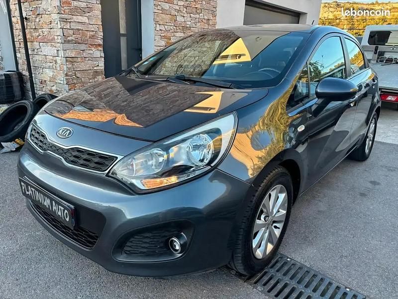 Gris Utilisé 2012 Kia Rio Motion Berline | 6 490 € (Bon prix) - Image 1/4