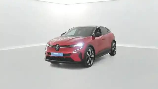 Rouge Utilisé 2022 Renault Mégane Techno Berline | 22 990 € (Prix juste) - Image 1/4