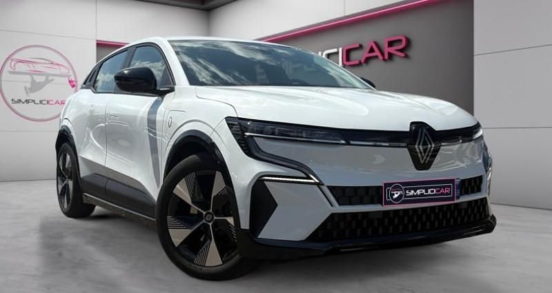 Utilisé 2024 Renault Mégane Equilibre Berline | 21 990 € (Prix juste) - Image 1/4
